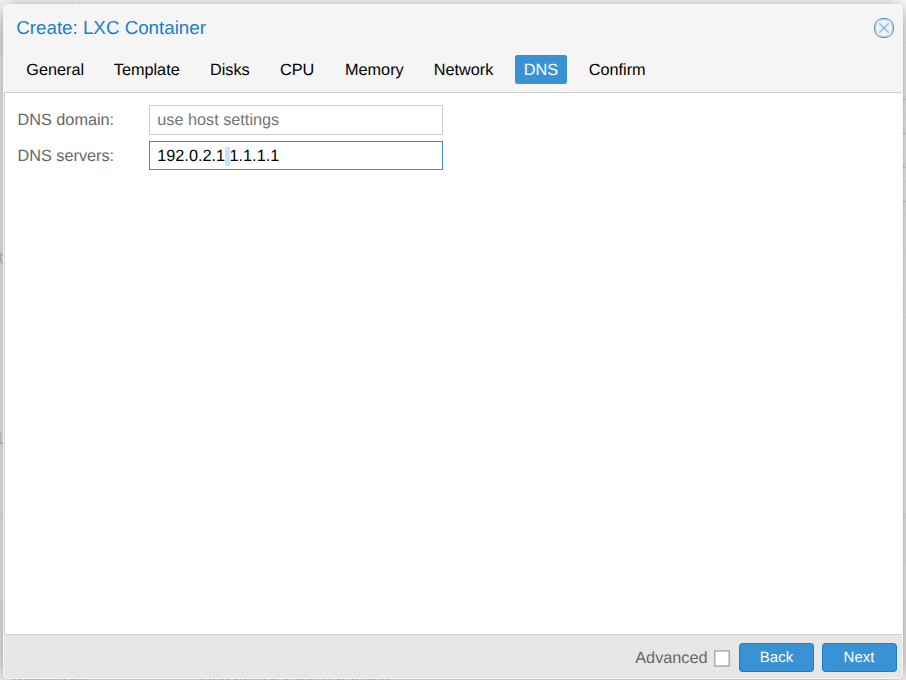 LXC作成のDNSタブでDNSサーバを2つ、スペース区切りで指定した画面